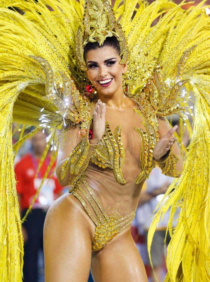 　最高潮を迎えたブラジル・リオデジャネイロのカーニバルで踊る女性＝７日（共同）
