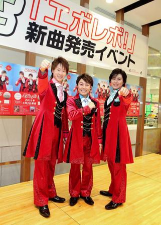 新曲発売イベントを開催した「はやぶさ」。（左から）ヤマト、ヒカル、ショウヤ＝東京・アリオ西新井店