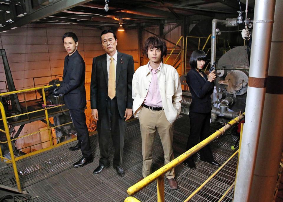 　民王スペシャルに出演する（左から）大倉孝二、遠藤憲一、菅田将暉、門脇麦