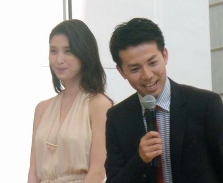 ファッションイベントに参加した（左から）橋本マナミ、ピース・綾部祐二、ＬｉＬｉＣｏ＝東京・表参道