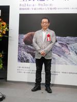 「没後２０年特別展　星野道夫の旅」を鑑賞したさだまさし＝東京・松屋銀座