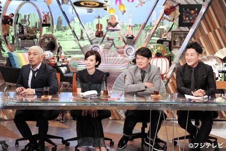 ワイドナショーに初出演したベッキー（左から２人目）とトークを繰り広げた（左から）松本人志、ヒロミ、堀潤