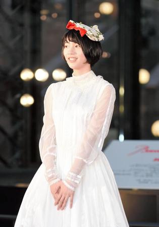 純白のドレスでイベントに登場したのん＝東京・恵比寿ガーデンプレイスセンター広場