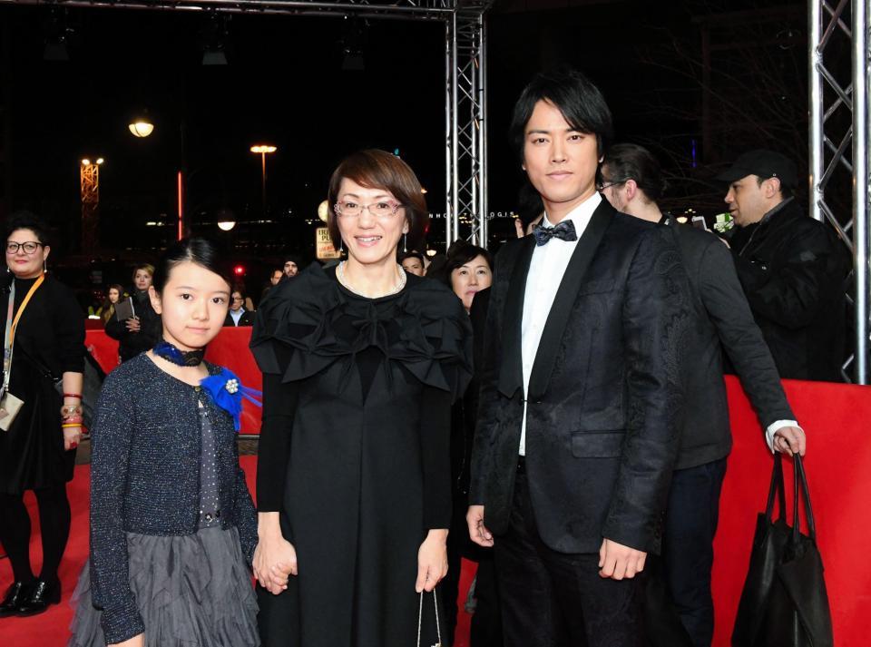 ベルリン映画祭に参加した（左から）柿原りんか、荻上直子監督、桐谷健太