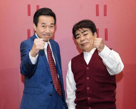 　公演を前に気合十分の三宅裕司（左）と小倉久寛＝東京・池袋のサンシャイン劇場