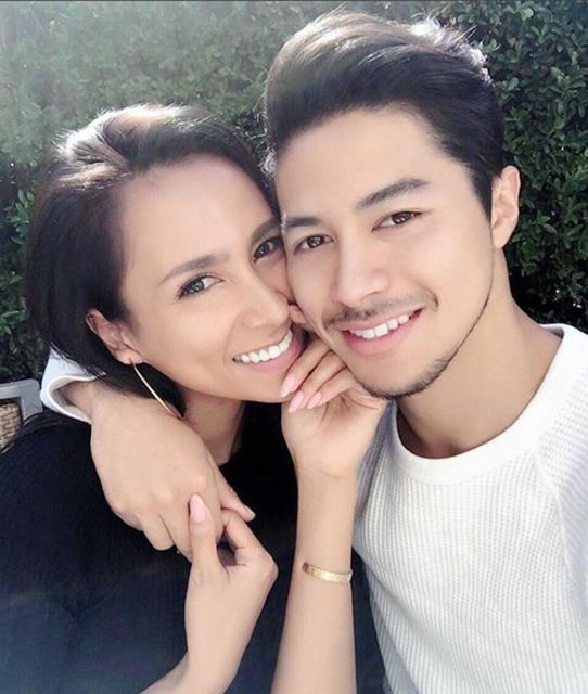 三渡洲舞人(右)との2ショット写真をアップし、結婚を報告したMALIA.