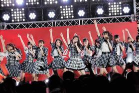 最新シングルを初披露したラストアイドル=東京・六本木