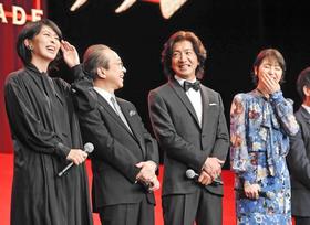 トークで盛り上げる(左から)松たか子、小日向文世、木村拓哉、長澤まさみ=東京ドームシティホール(撮影・開出牧)