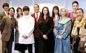 公開けいこ前に会見した(前列左から)野村宏伸、白石隼也、観月ありさ、高島礼子、佐藤B作(後列左から)鍵本輝、黒川智花、ぼんちおさむ、中島早貴、黒田こらん