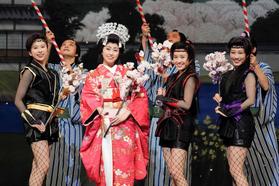 (左から)玉井詩織、佐々木彩夏、百田夏菜子、高城れに=東京・明治座