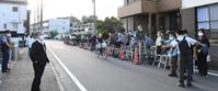 小室圭さんの自宅前は到着前から多くの報道陣が＝横浜市港北区