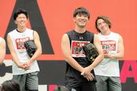 　「超プロ野球　ＵＬＴＲＡ」に参加した（左から）楽天・早川、阪神・伊藤、日本ハム・伊藤