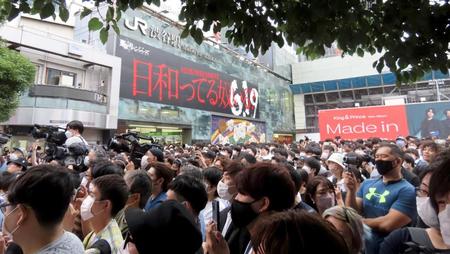 　ひろゆき氏の登場で多くの人が押し寄せた渋谷駅前