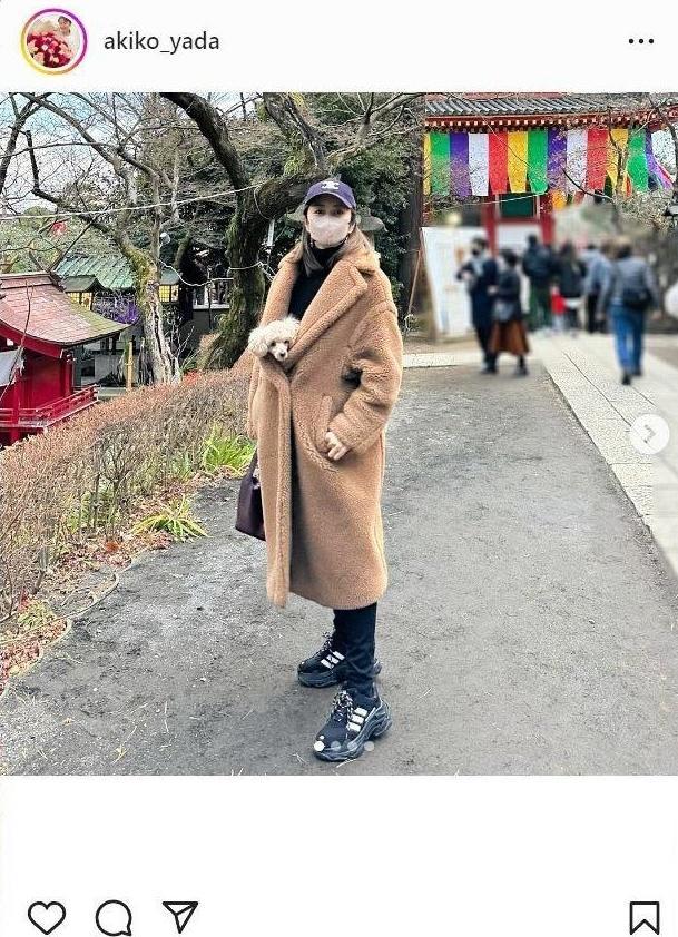 矢田亜希子 初詣ファッションが素敵！モコモコのフリースにスニーカー