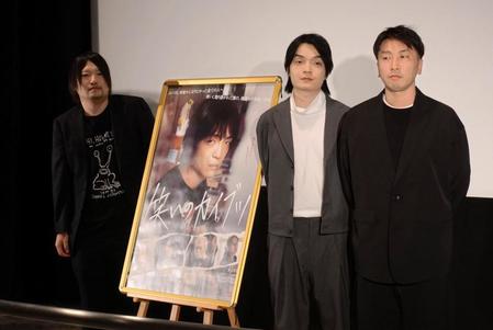 　「笑いのカイブツ」の舞台あいさつに登壇した（左から）ツチヤタカユキ氏、岡山天音、滝本憲吾監督