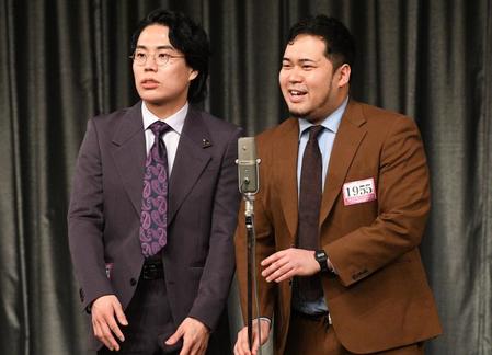 　令和ロマン・高比良くるま（左）と松井ケムリ