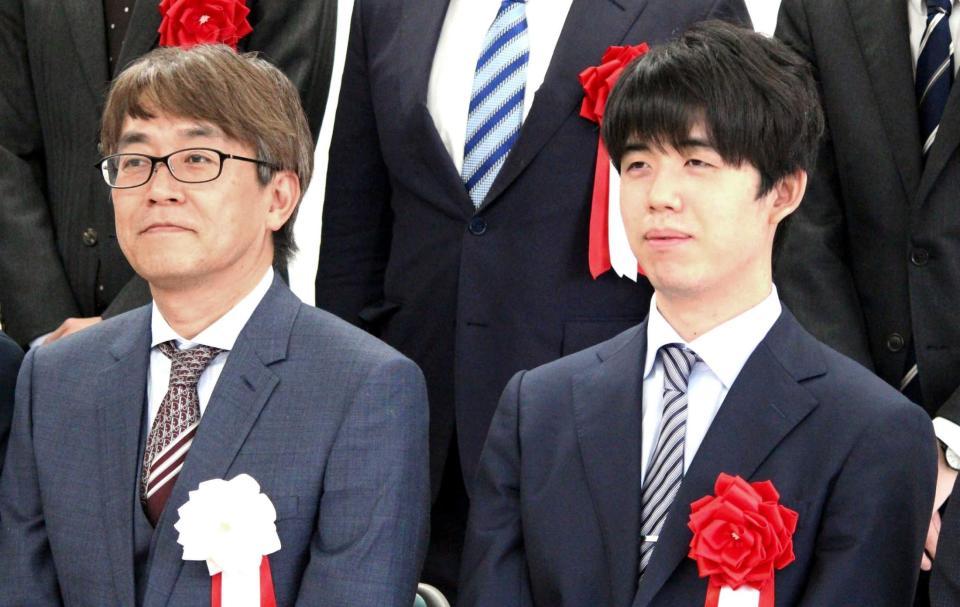 　羽生善治会長（左）と藤井聡太八冠