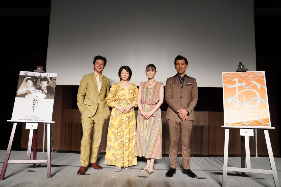 　映画「かなさんど－」の製作発表会に出席した（左から）浅野忠信、堀内敬子、松田るか、照屋年之監督（ゴリ）　©「かなさんど－」製作委員会
