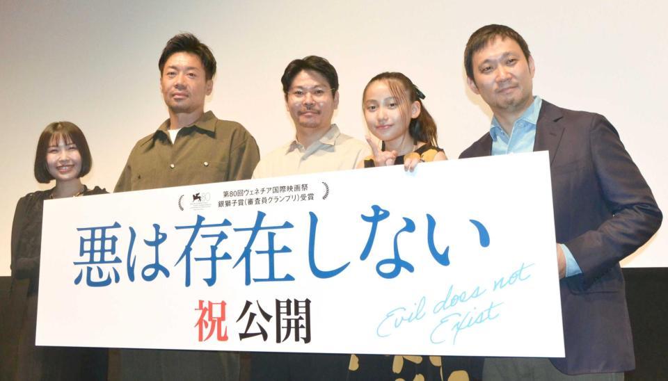 　（左から）渋谷采郁、小坂竜士、大美賀均、西川玲、濱口竜介監督