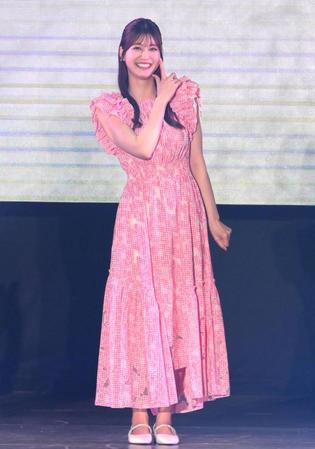 　ピンクのドレスで登場した生見愛瑠（撮影・堀内翔）