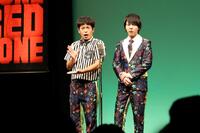 　漫才を披露する流れ星☆のちゅうえい（左）とたきうえ