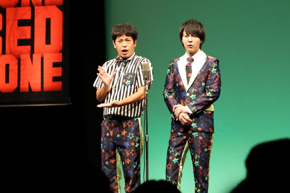 　漫才を披露する流れ星☆のちゅうえい（左）とたきうえ