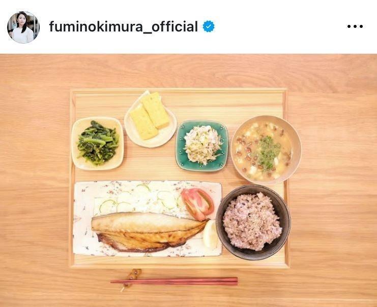 　サバ塩焼きがメイン。１１月２２日付の木村文乃のインスタグラム＠ｆｕｍｉｎｏｋｉｍｕｒａ＿ｏｆｆｉｃｉａｌより 