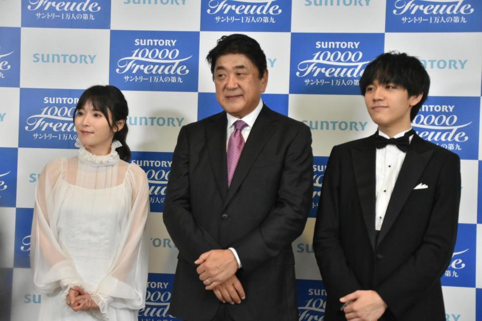 　公演を終えて取材に応じる（左から）松岡茉優、佐渡裕氏、亀井聖矢氏