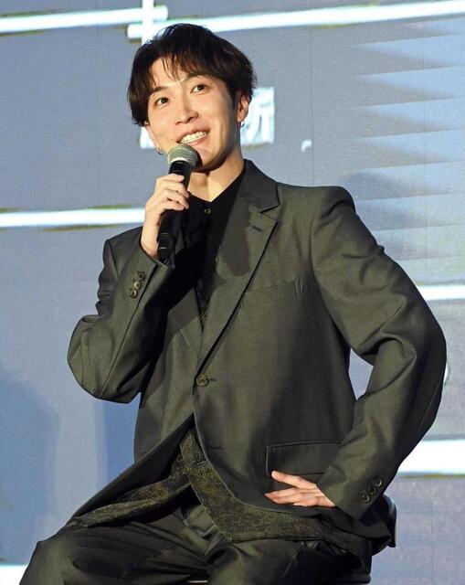 　笑顔で話す渡辺翔太（撮影・園田高夫）