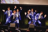 　ステージで躍動したＭＡＴＳＵＲＩの（左から）柳田優樹、松岡卓弥、橋爪健二、小野寺翼、渡辺真、鈴木渉