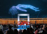 　大阪・関西万博が開幕し、披露されたドローンショー＝共同