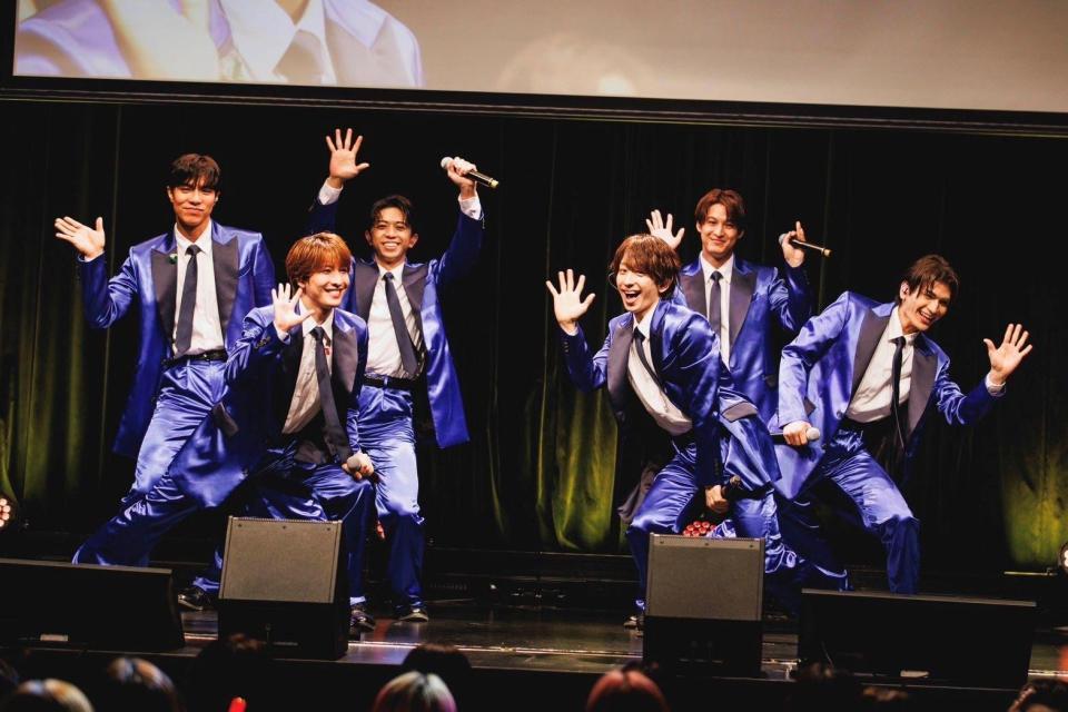 　ステージで躍動したＭＡＴＳＵＲＩの（左から）柳田優樹、松岡卓弥、橋爪健二、小野寺翼、渡辺真、鈴木渉