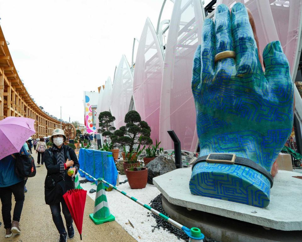 　開幕後も工事が続くインド館＝共同