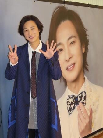 　特別企画展を開催する山内惠介