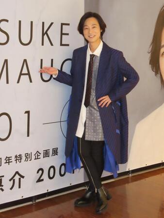 　特別企画展を開催する山内惠介