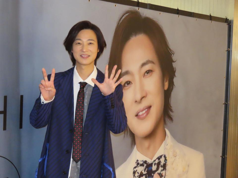 　特別企画展を開催する山内惠介