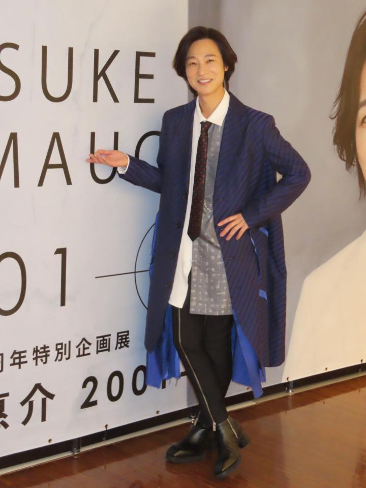 　特別企画展を開催する山内惠介