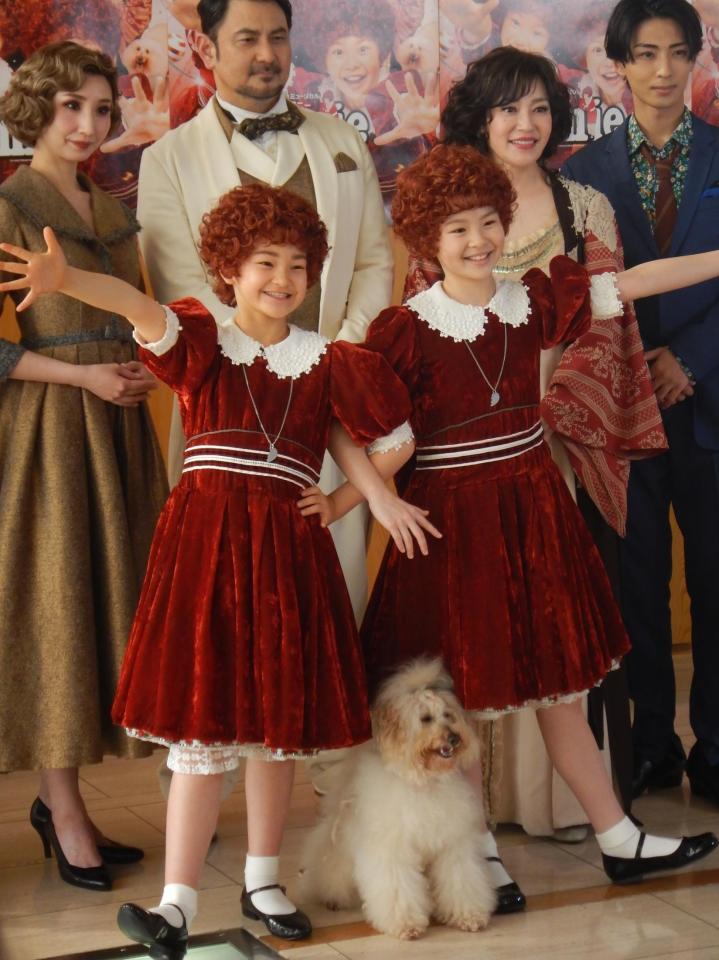 　「アニー」に出演する（前列左から）丸山果里菜、小野希子