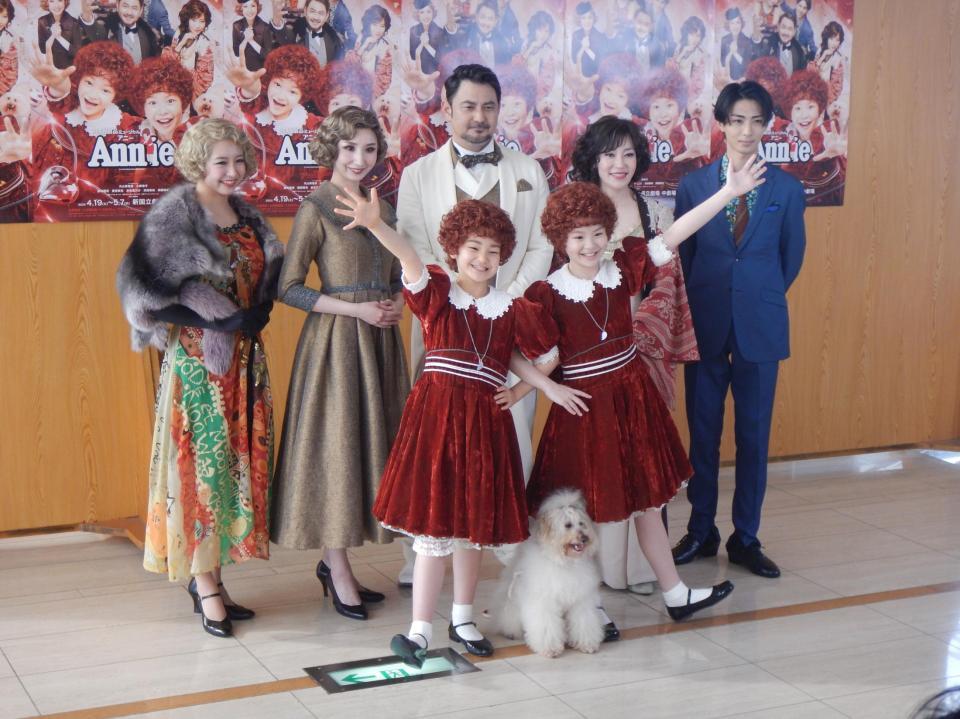 　「アニー」に出演する（前列左から）丸山果里菜、小野希子（後列左から）浜崎香帆、愛原実花、藤本隆宏、須藤理彩、赤名竜乃介