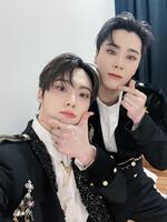 　故ムンビンさんの公式インスタグラム＠ｍｏｏｎ＿ｋｏ＿ｎｇ　Ｉｎｓｔａｇｒａｍより　ユニット活動をしていたサナ（左）とムンビンさん