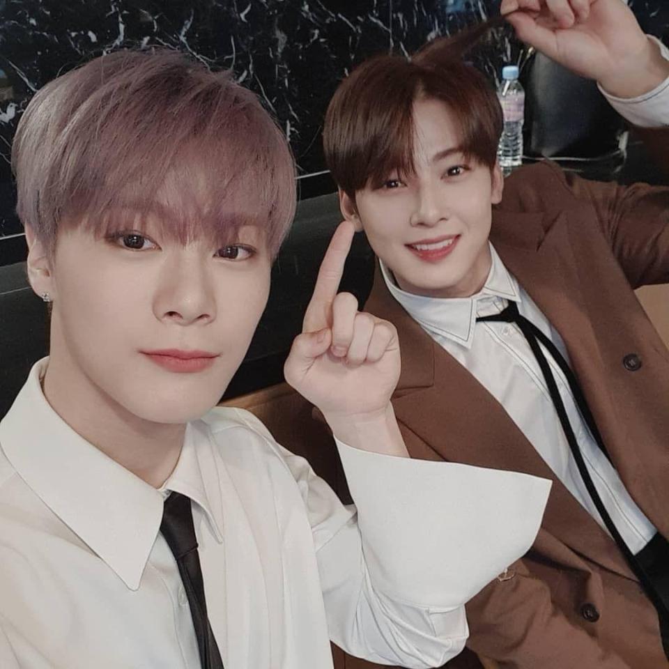 　故ムンビンさんの公式インスタグラム＠ｍｏｏｎ＿ｋｏ＿ｎｇ　Ｉｎｓｔａｇｒａｍより　ムンビンさん（左）とチャウヌはチームメートであり高校の同級生だった