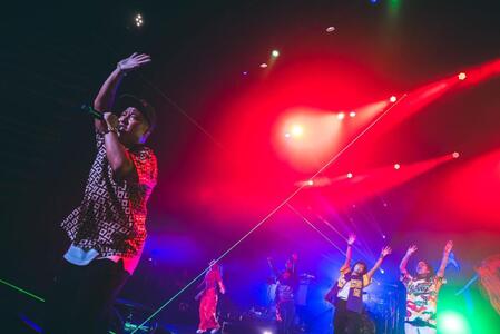 　パフォーマンスを行うベリーグッドマン