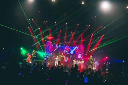 　パフォーマンスを行うベリーグッドマン