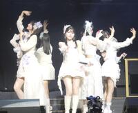 　アワードでパフォーマンスを披露したｆａｖ　ｍｅ