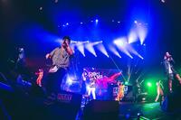 　パフォーマンスを行うベリーグッドマン