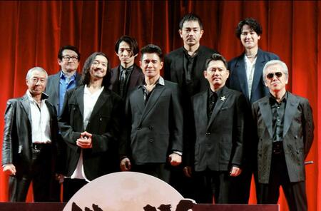 　（前列左から）柳葉敏郎、金子ノブアキ、伊藤英明、今井翼、寺島進（後列同）水田伸生監督、三宅健、青柳翔、葉山奨之