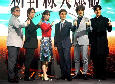 　（左から）樋口真嗣監督、細田佳央太、のん、草彅剛、斎藤工、要潤