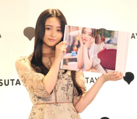 　お気に入りカットをアピールする井上和