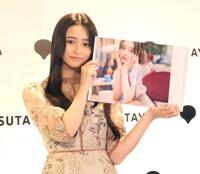 　お気に入りカットをアピールする井上和