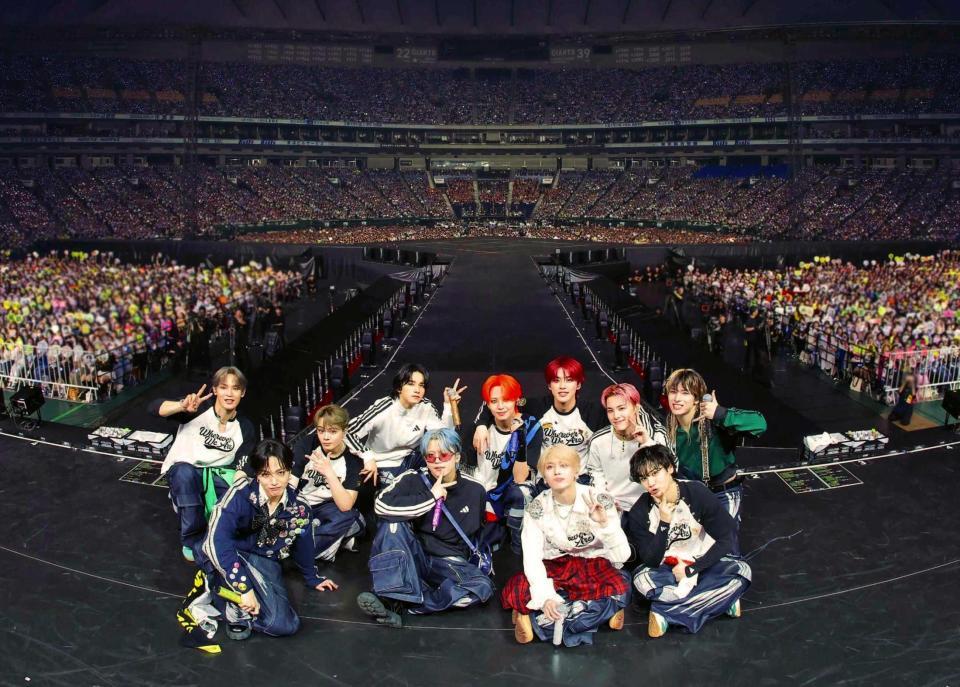 　初の単独東京ドーム公演を開催したＪＯ１の（前列左から）大平祥生、木全翔也、白岩瑠姫、豆原一成（後列同）與那城奨、鶴房汐恩、佐藤景瑚、川尻蓮、河野純喜、川西拓実、金城碧海©ＬＡＰＯＮＥ　ＥＮＴＥＲＴＡＩＮＭＥＮＴ